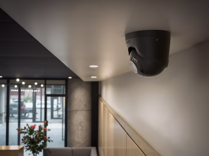 Installation caméra de vidéosurveillance IP 4K professionnelle